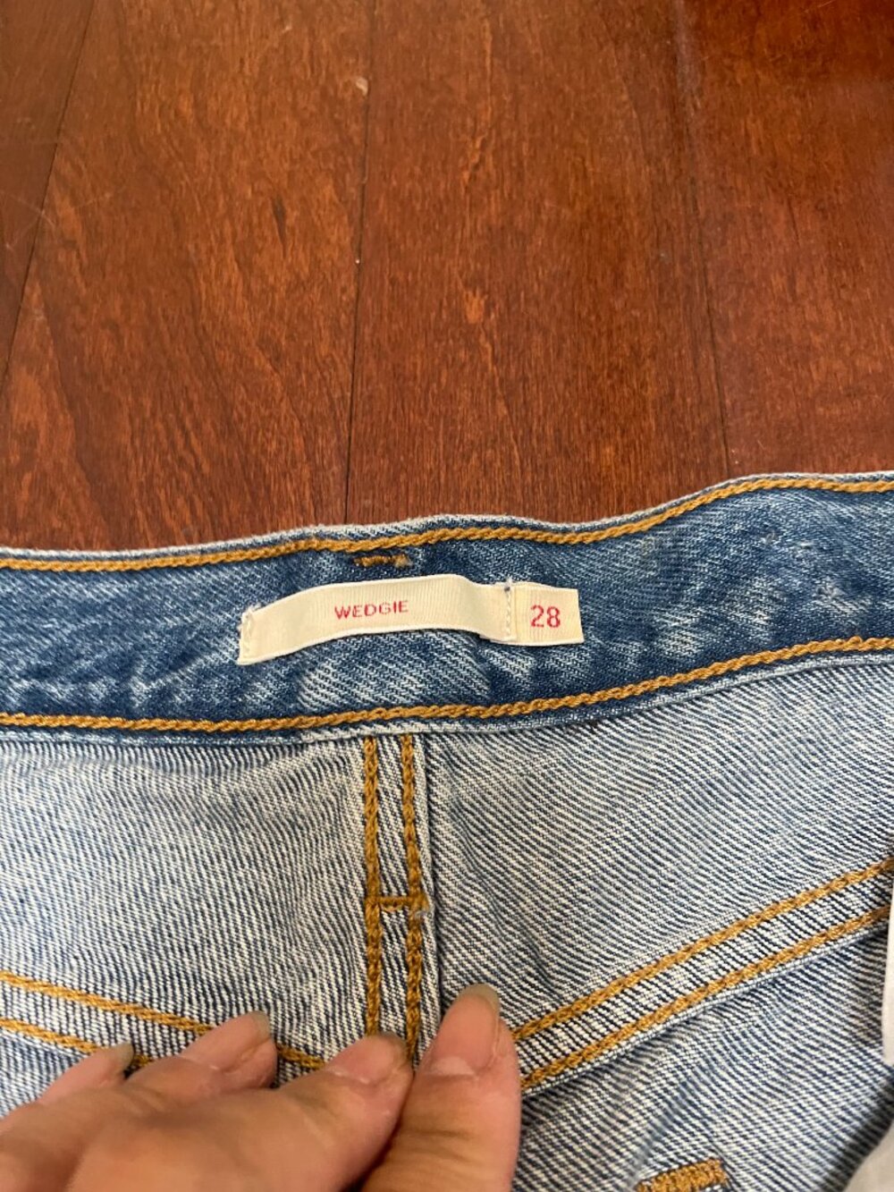 Levi’s Premium Wedgie High Rise Distressed Raw Hem Jeans Size 28 NWOT - Picture 7 of 9